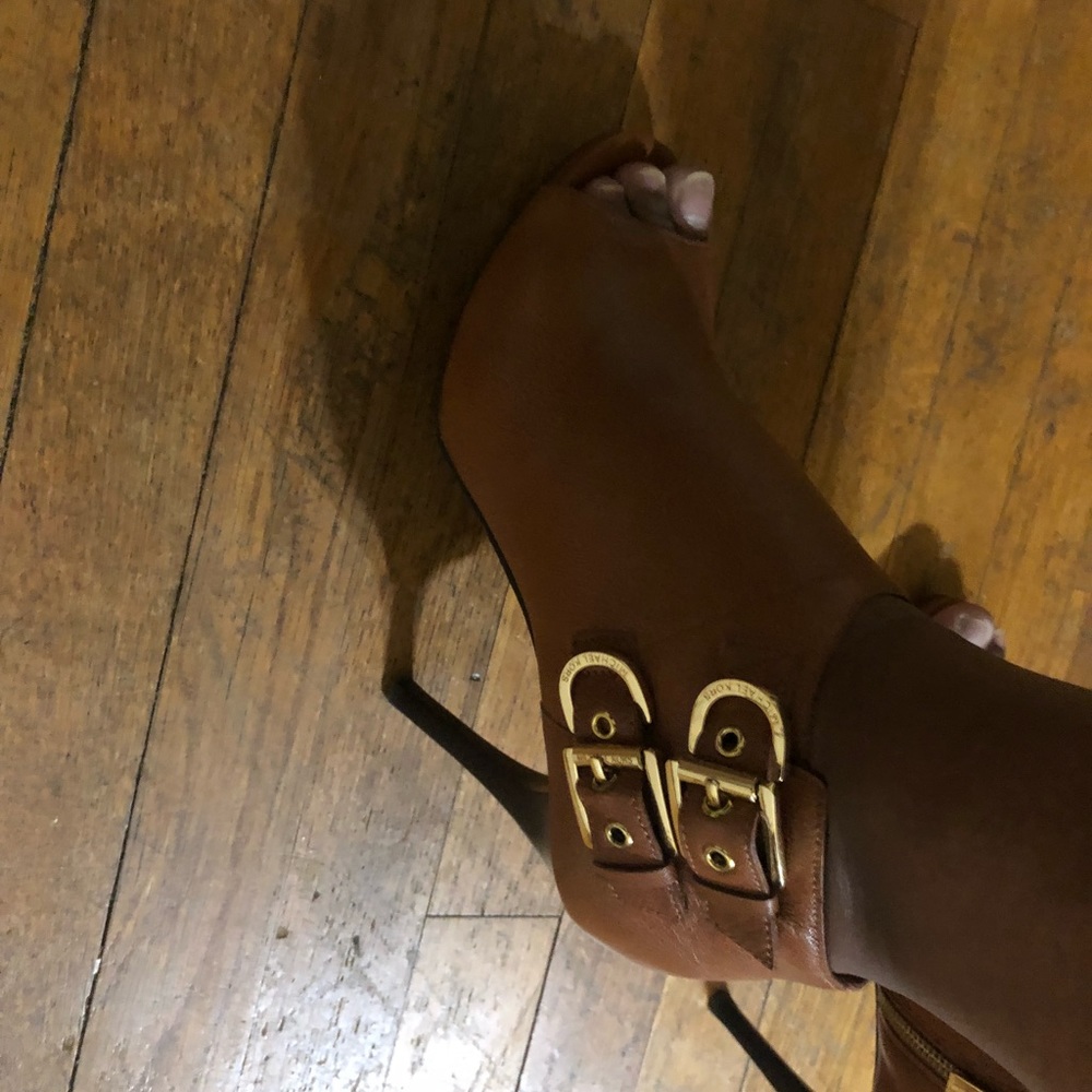Ladies Michael Kors peep toe